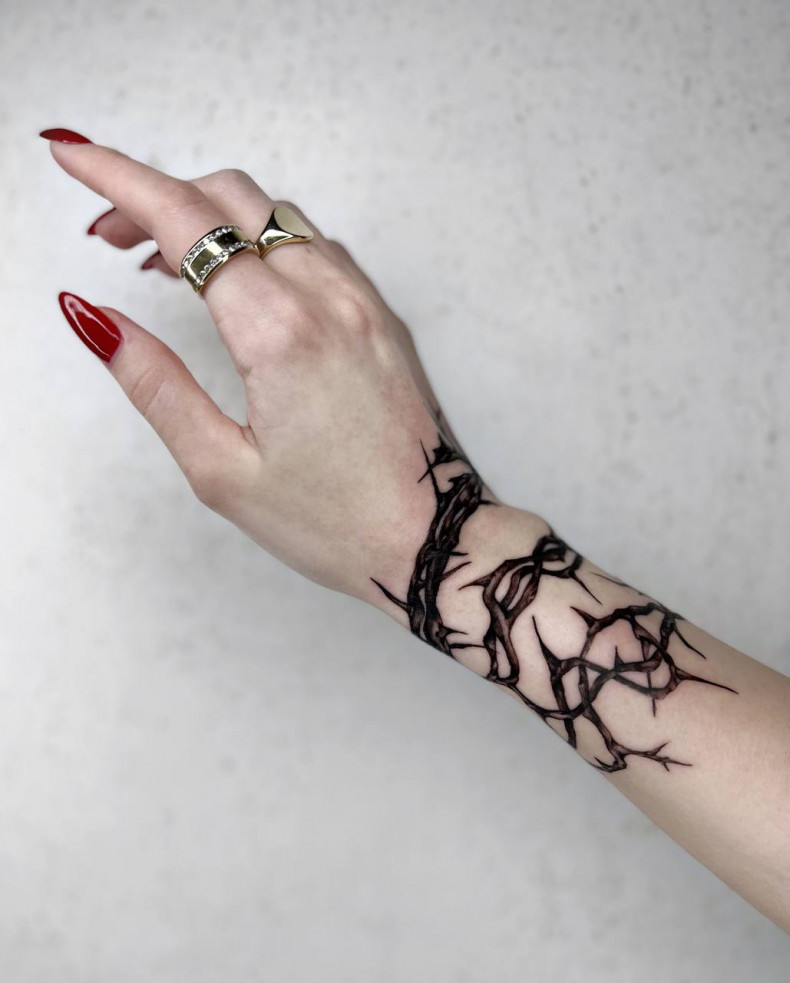 Arm bracelet barbed wire, photo - Tattoo Master Barb Tattoo