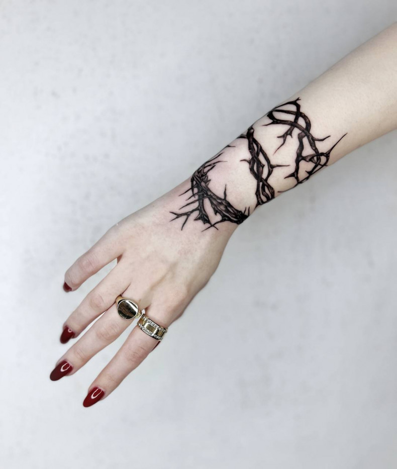 Arm bracelet barbed wire, photo - Tattoo Master Barb Tattoo