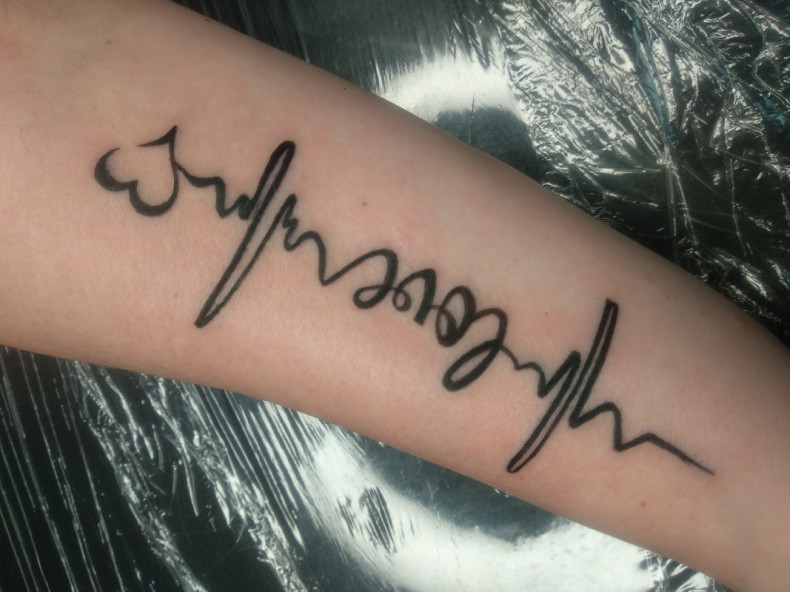 Arm heartbeat pulse, photo - Tattoo Master Barb Tattoo