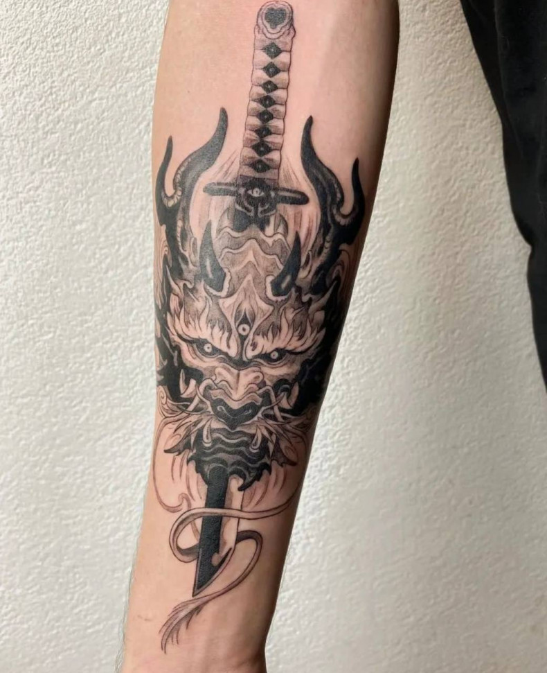 Arm dagger sword, photo - Tattoo Master Barb Tattoo