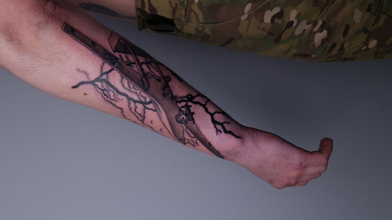 Arm military lightning, photo - Tattoo Master Barb Tattoo