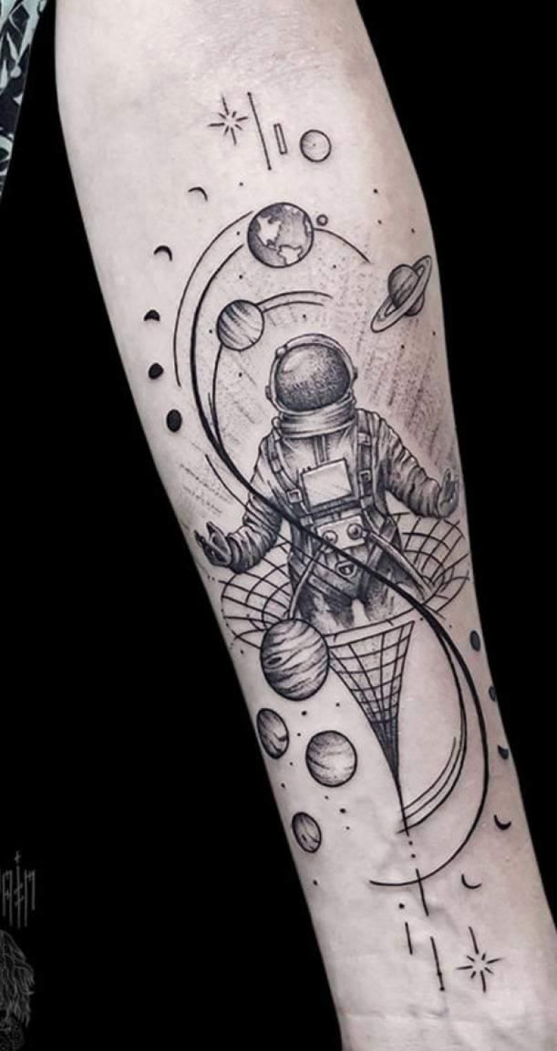 Na ramieniu astronauta astronaut, photo - Tatuażysta Barb Tattoo