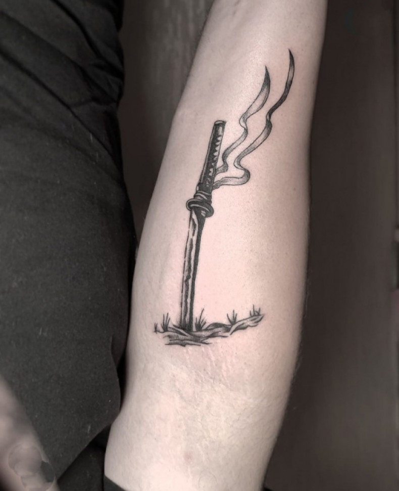 Na ramieniu katana miecz, photo - Tatuażysta Barb Tattoo