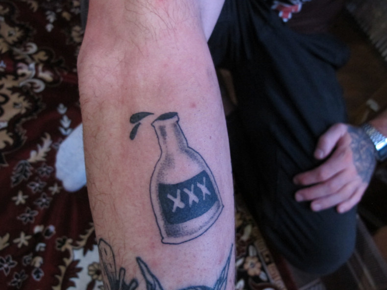 Arm bottle, photo - Tattoo Master Barb Tattoo