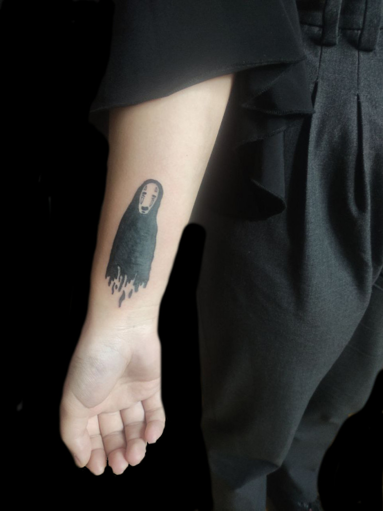 На руке призрак, photo - Тату мастер Barb Tattoo