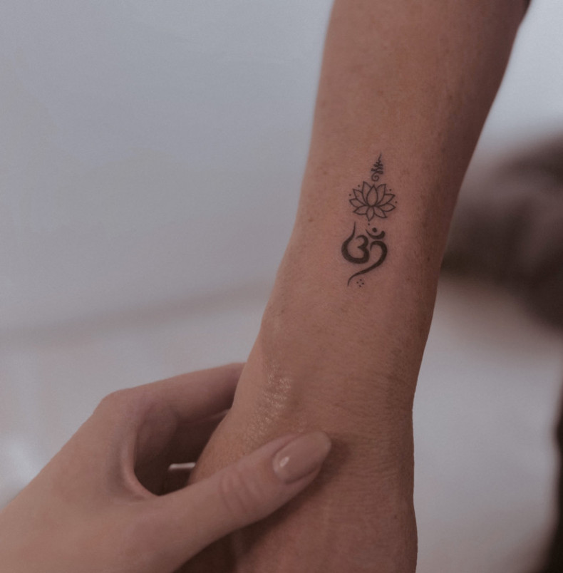 Arm mini om, photo - Tattoo Master Barb Tattoo