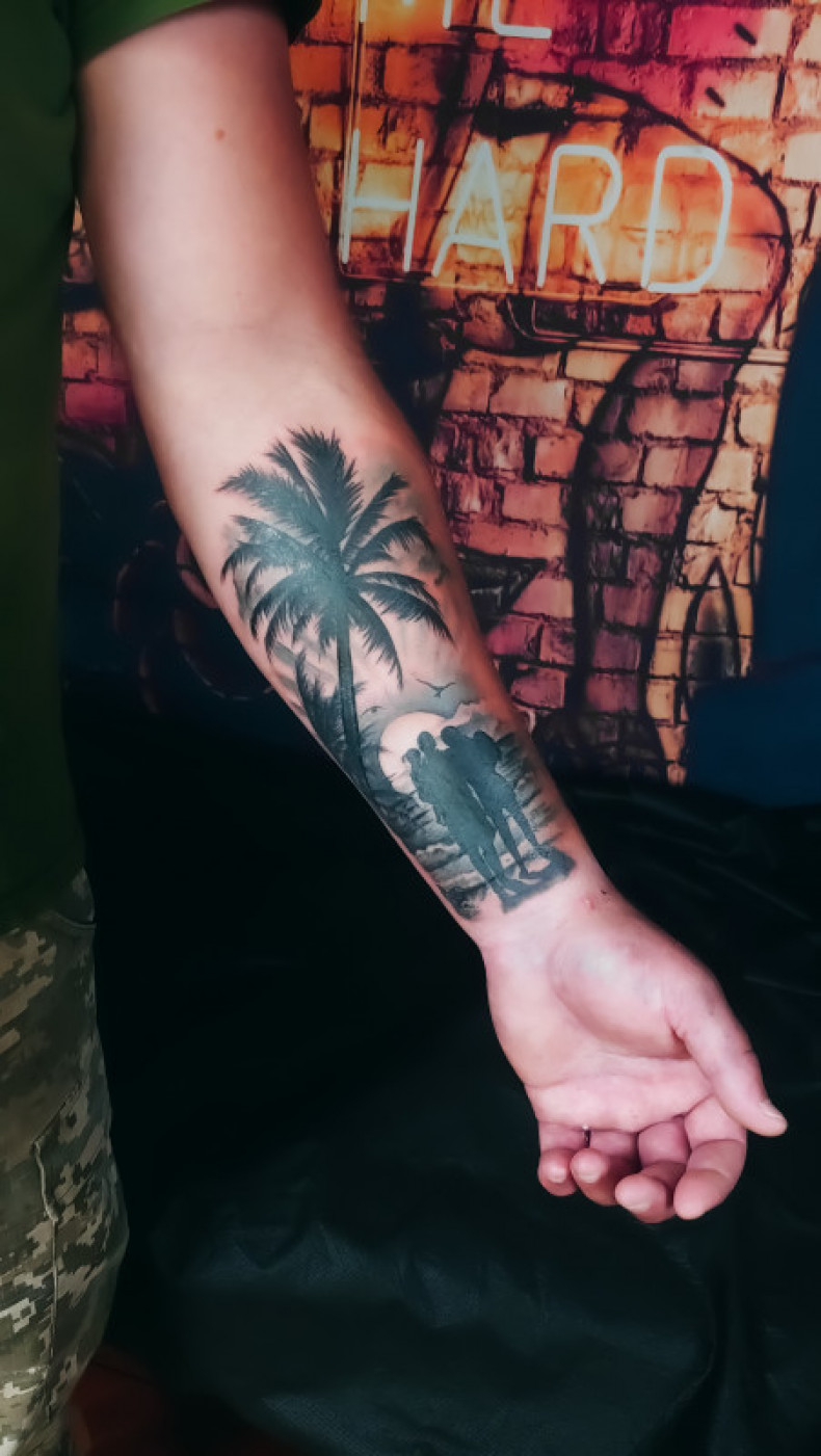 Na ramieniu przedramieniu tatuaż palma, photo - Tatuażysta Barb Tattoo