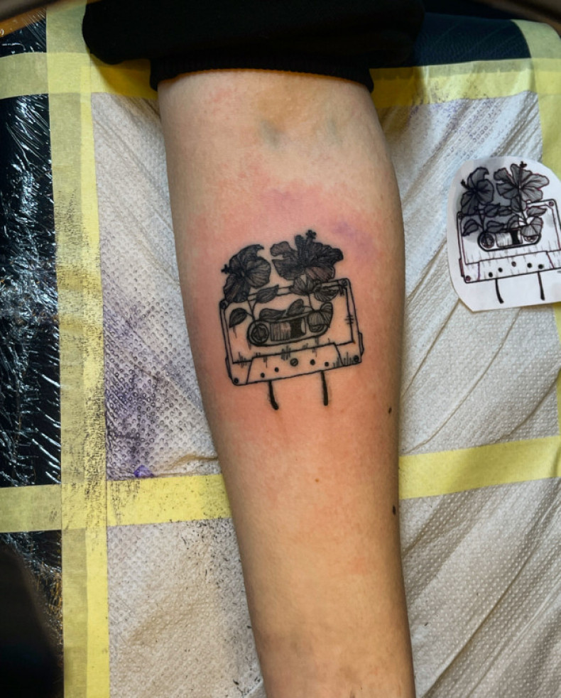 Arm underground cassette, photo - Tattoo Master Barb Tattoo