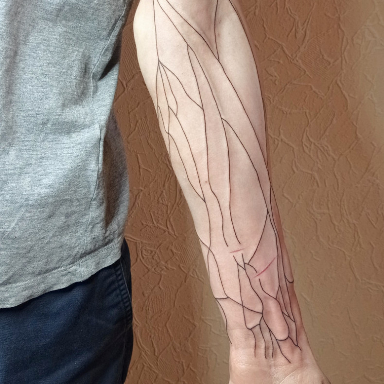 Arm lightning, photo - Tattoo Master Barb Tattoo