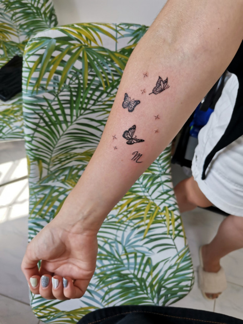 Na ramieniu motyl znak zodiaku, photo - Tatuażysta Barb Tattoo