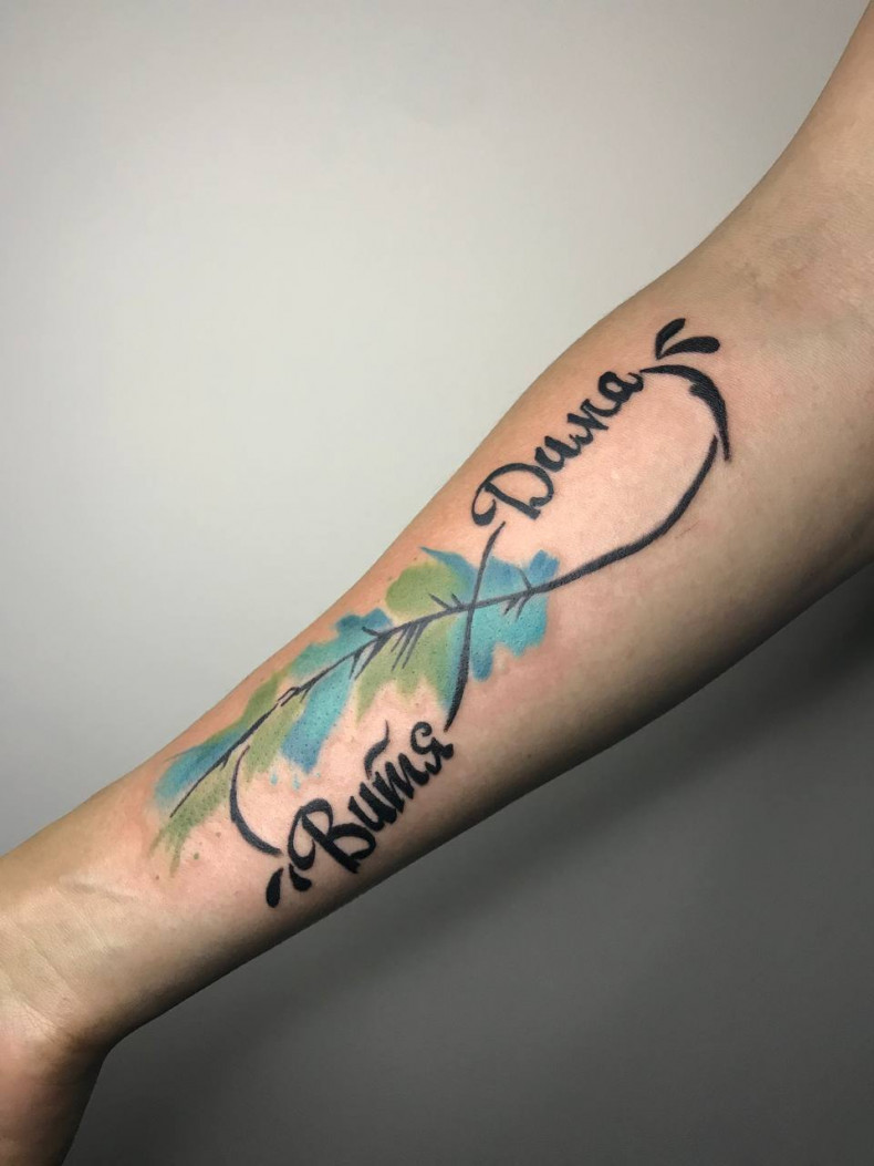 Na ramieniu akwarela tatuaż nieskończoność, photo - Tatuażysta Barb Tattoo