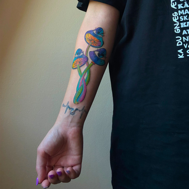 Arm watercolor mushroom, photo - Tattoo Master Barb Tattoo