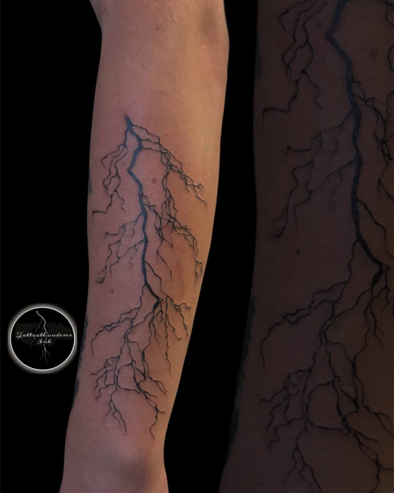 Arm lightning, photo - Tattoo Master Barb Tattoo