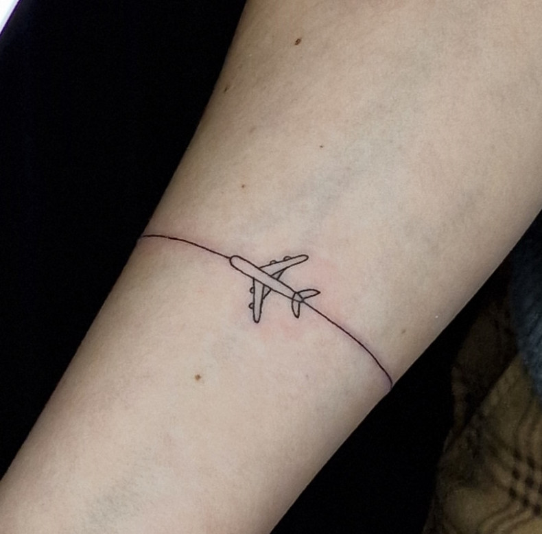 Na ramieniu bransoletka Minimalistyczny, photo - Tatuażysta Barb Tattoo