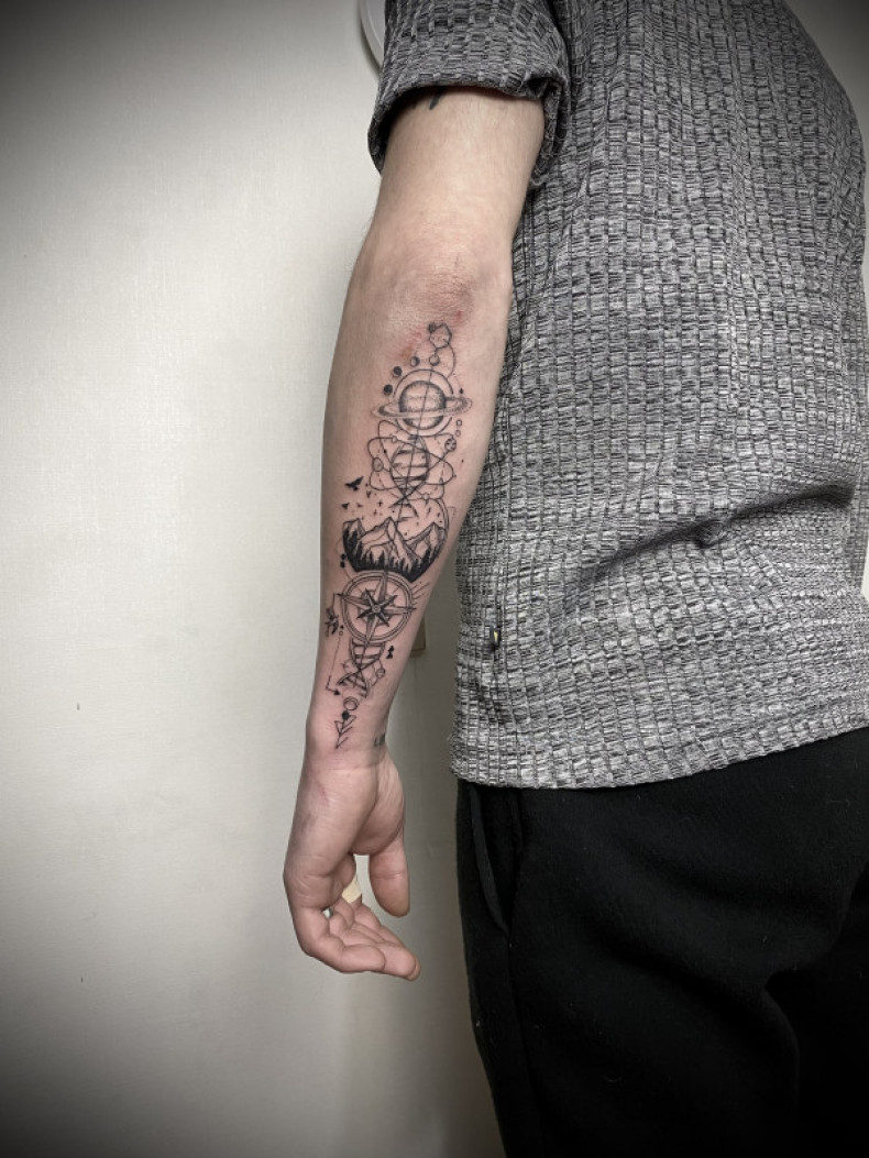 Arm geometrisch berge, photo - Tattoo-Meister Barb Tattoo