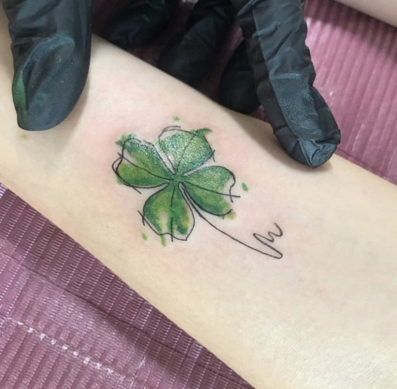 Tatu clover, photo - Tattoo Master Barb Tattoo