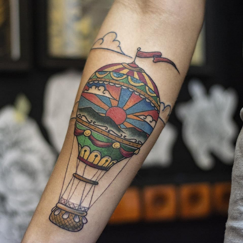 Arm luftballon old school, photo - Tattoo-Meister Barb Tattoo