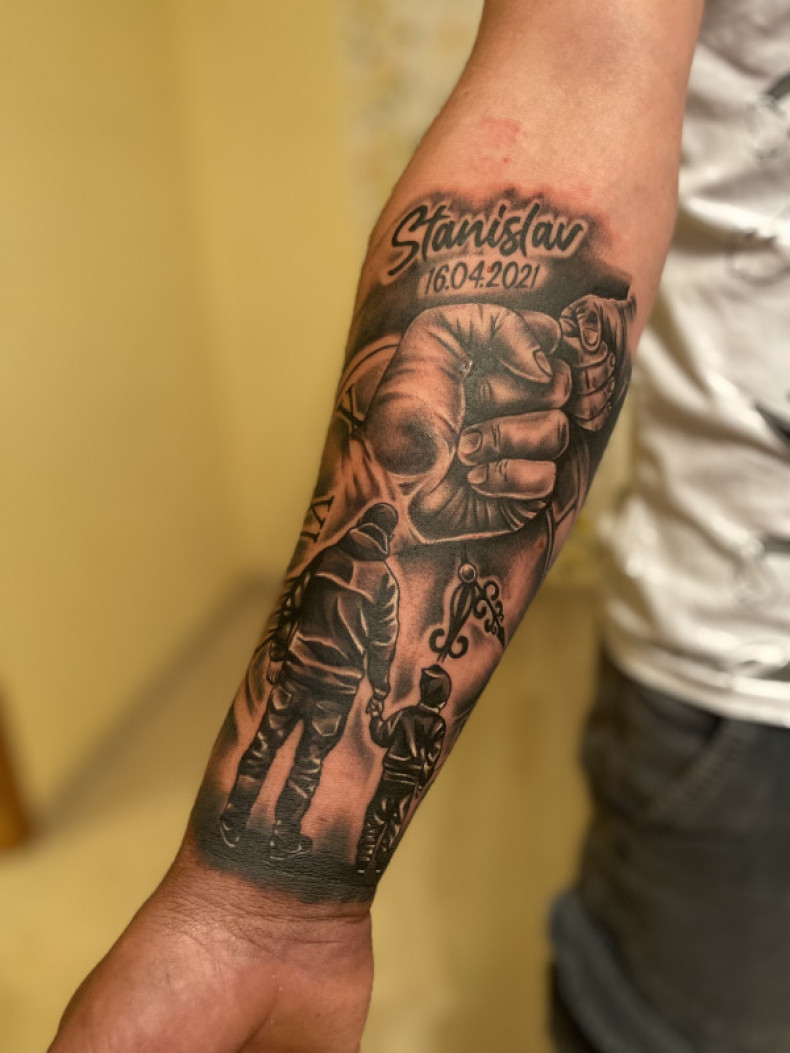 Na ramieniu z imieniem przedramieniu, photo - Tatuażysta Barb Tattoo