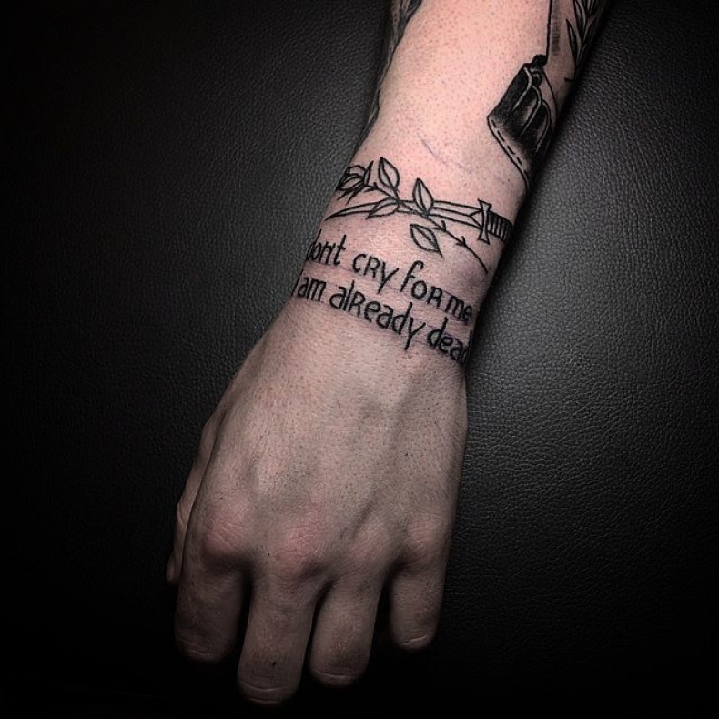 Nadgarstek napis róża, photo - Tatuażysta Barb Tattoo