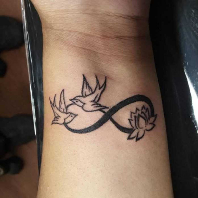 Infinity swallow minimalism, photo - Tattoo Master Barb Tattoo