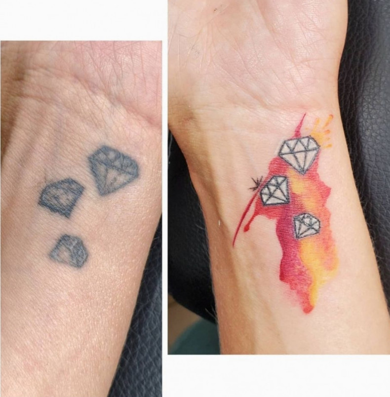 Watercolor diamond crystal, photo - Tattoo Master Barb Tattoo