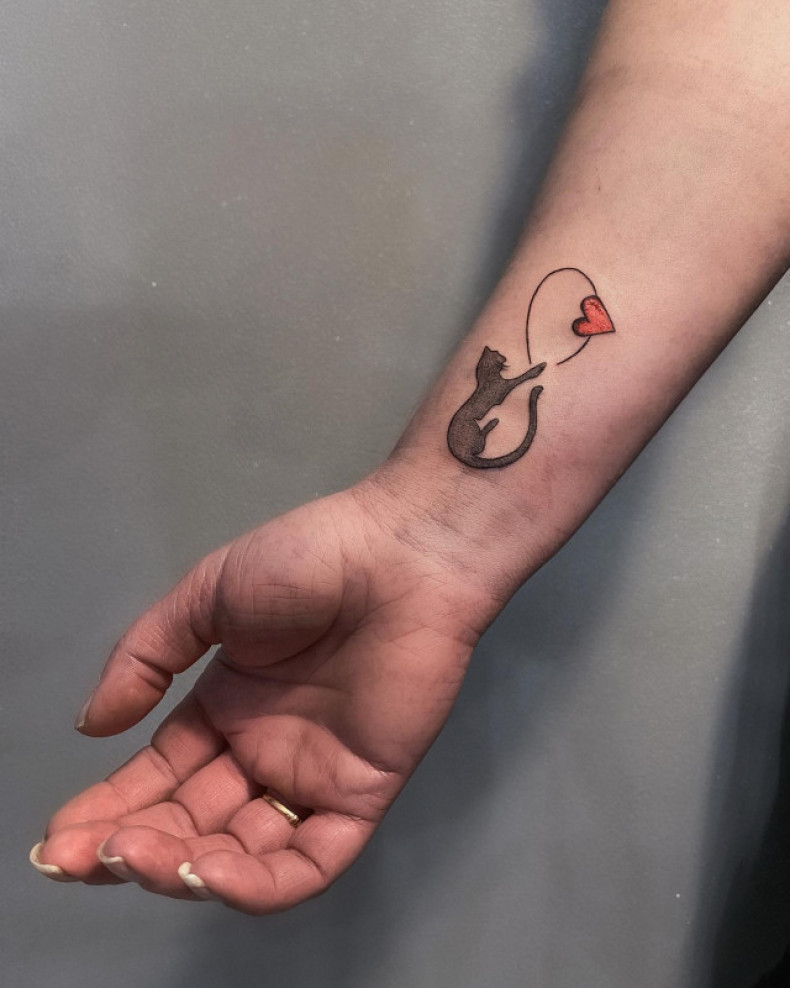 Infinity cat wrist, photo - Tattoo Master Barb Tattoo