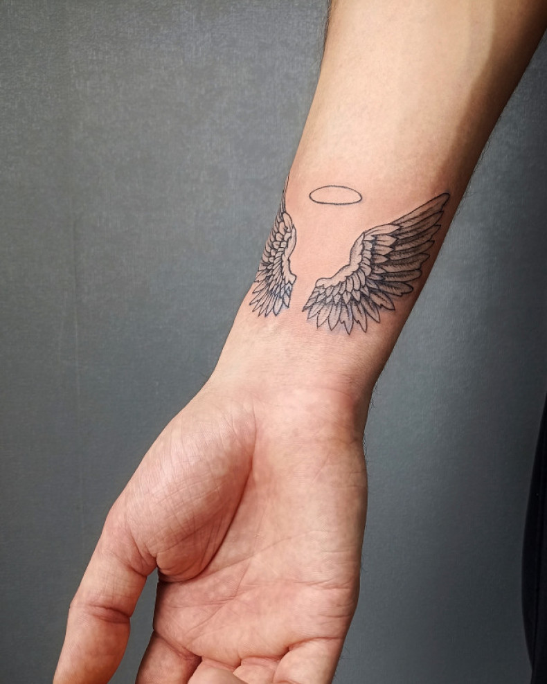 Skrzydła nadgarstek, photo - Tatuażysta Barb Tattoo