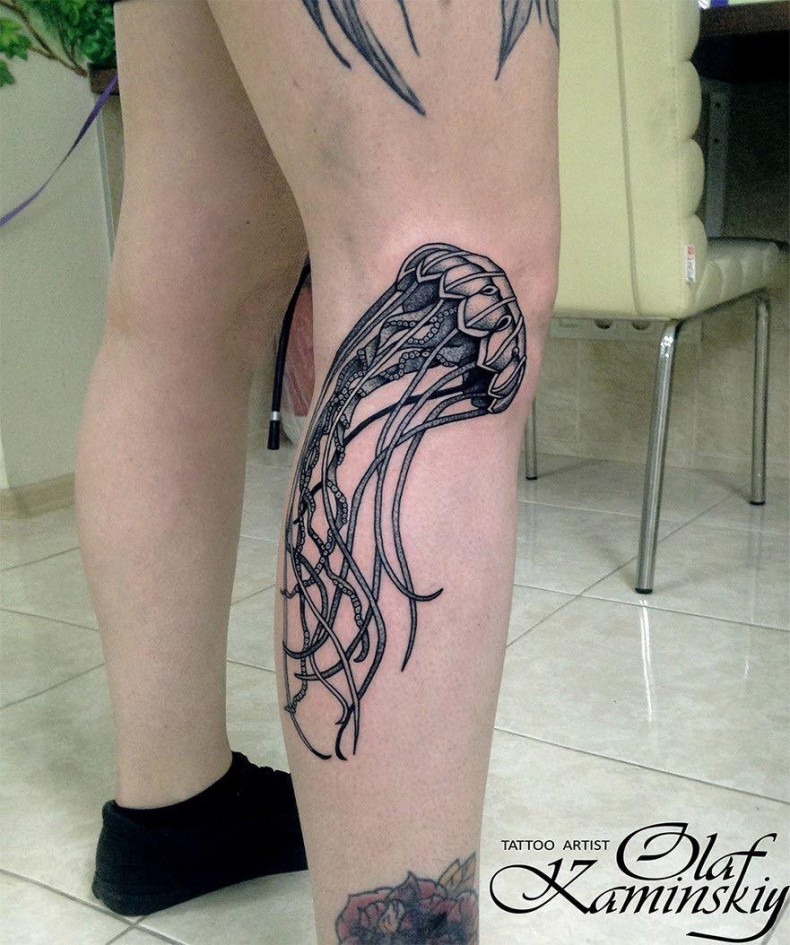 Jellyfish shin calf, photo - Tattoo Master Barb Tattoo