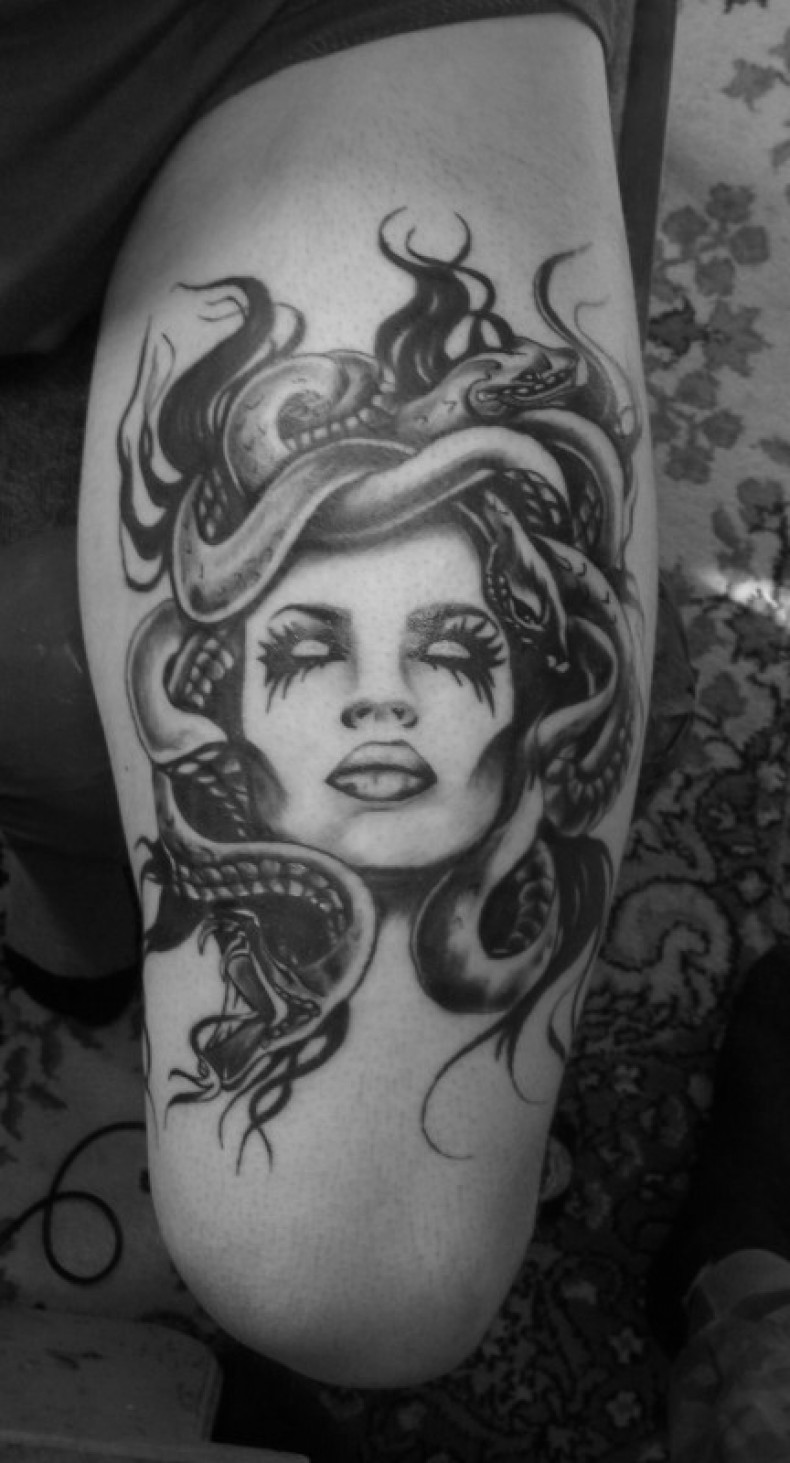 Meduse Bein, photo - Tattoo-Meister Barb Tattoo