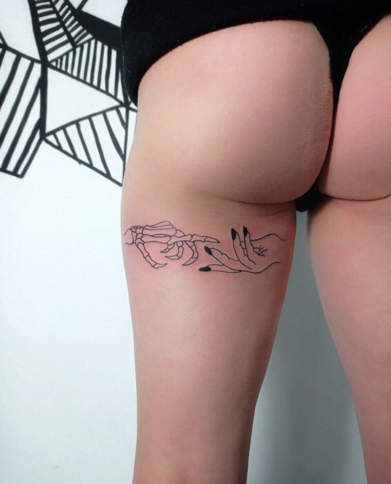 Мементо мори на ноге руки, photo - Тату мастер Barb Tattoo