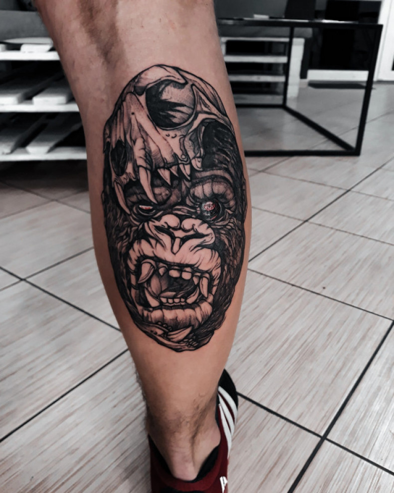 Goryl na piszczeli łydce, photo - Tatuażysta Barb Tattoo