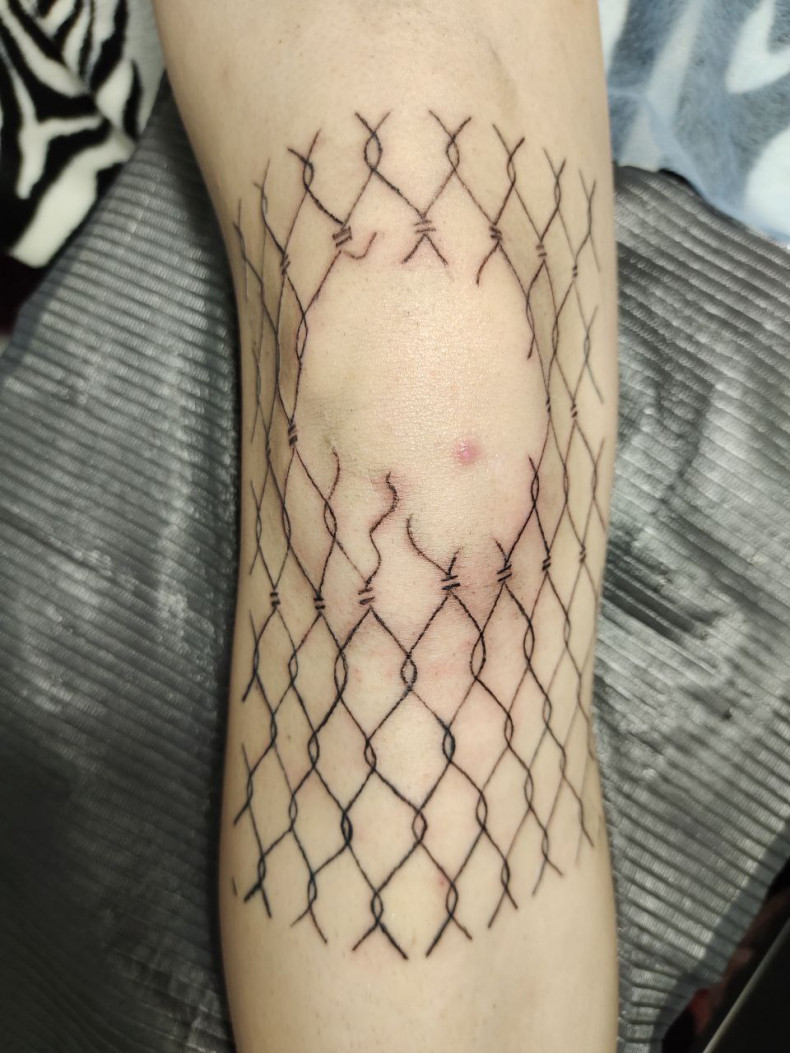 Knee leg, photo - Tattoo Master Barb Tattoo