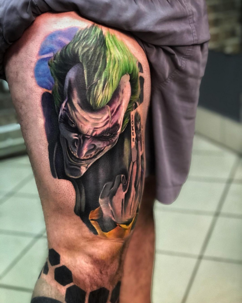 Joker clown leg, photo - Tattoo Master Barb Tattoo