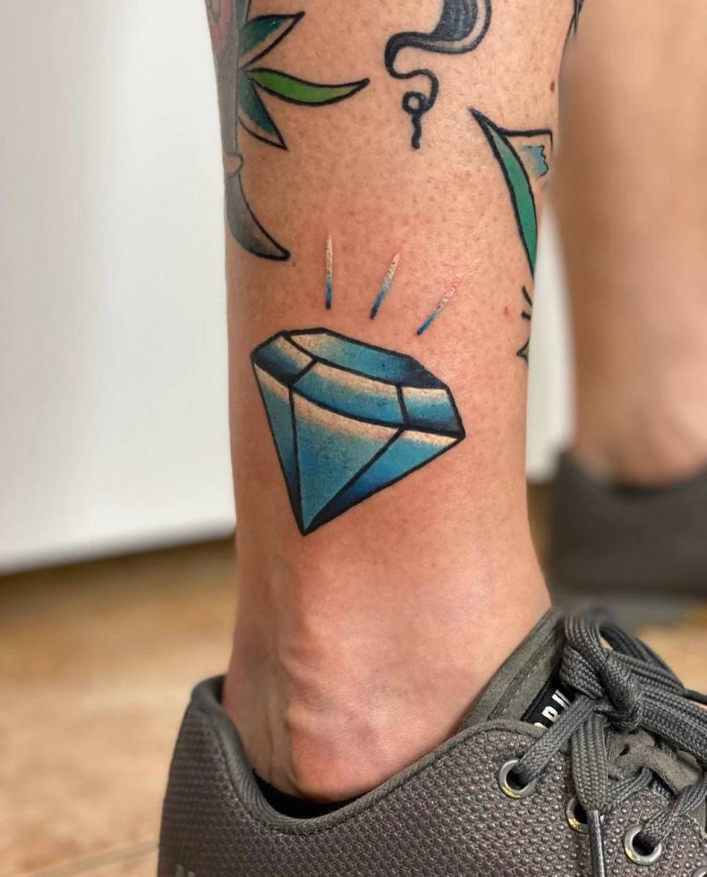 Бриллиант кристалл на ноге, photo - Тату мастер Barb Tattoo