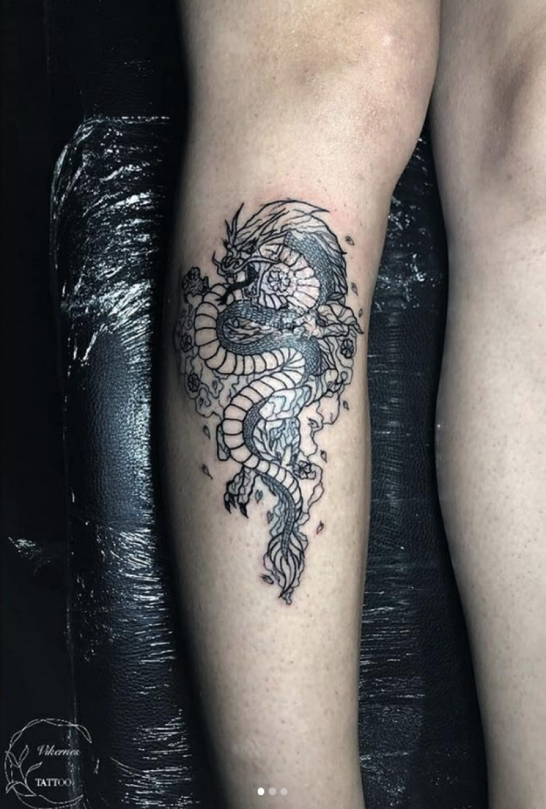 Chiński smok noga, photo - Tatuażysta Barb Tattoo