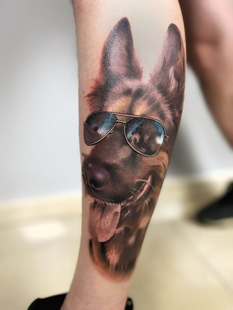 Leg glasses realism, photo - Tattoo Master Barb Tattoo