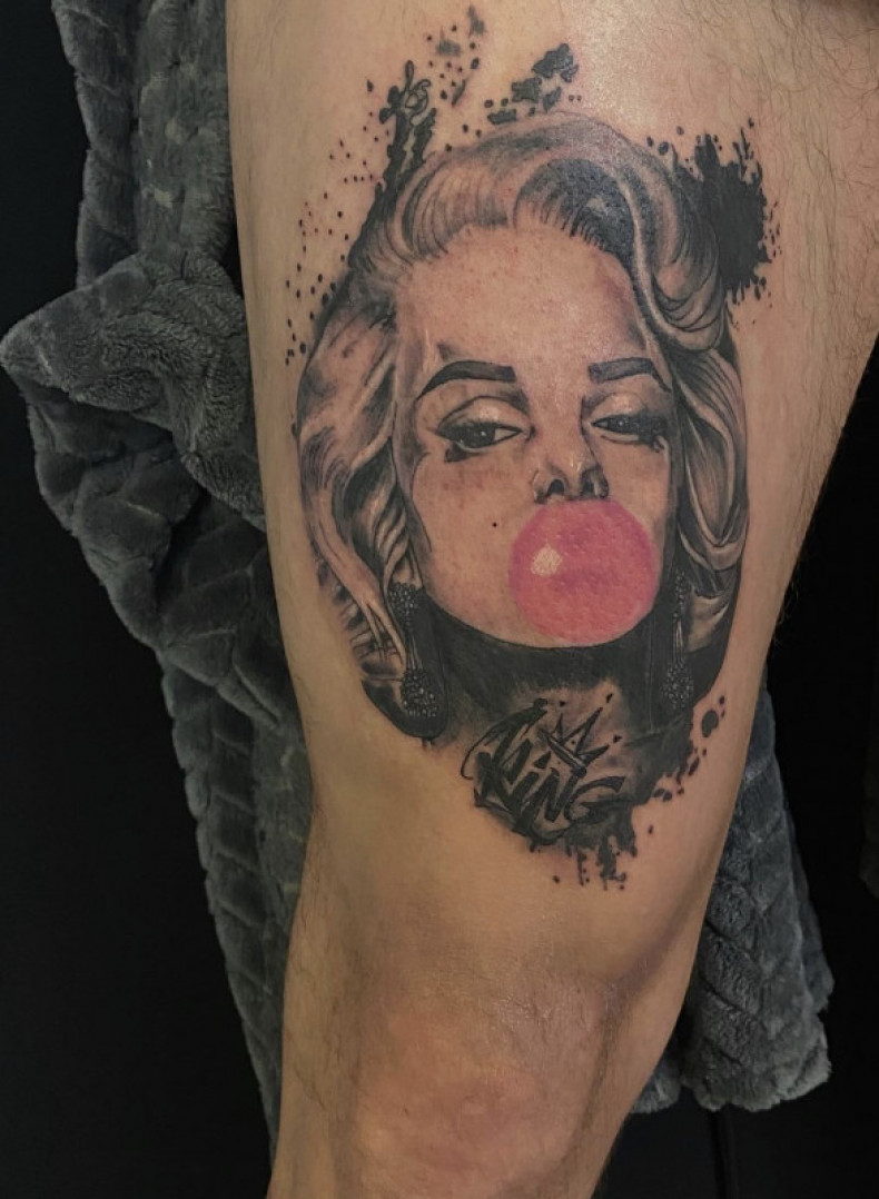 Marilyn Monroe leg, photo - Tattoo Master Barb Tattoo