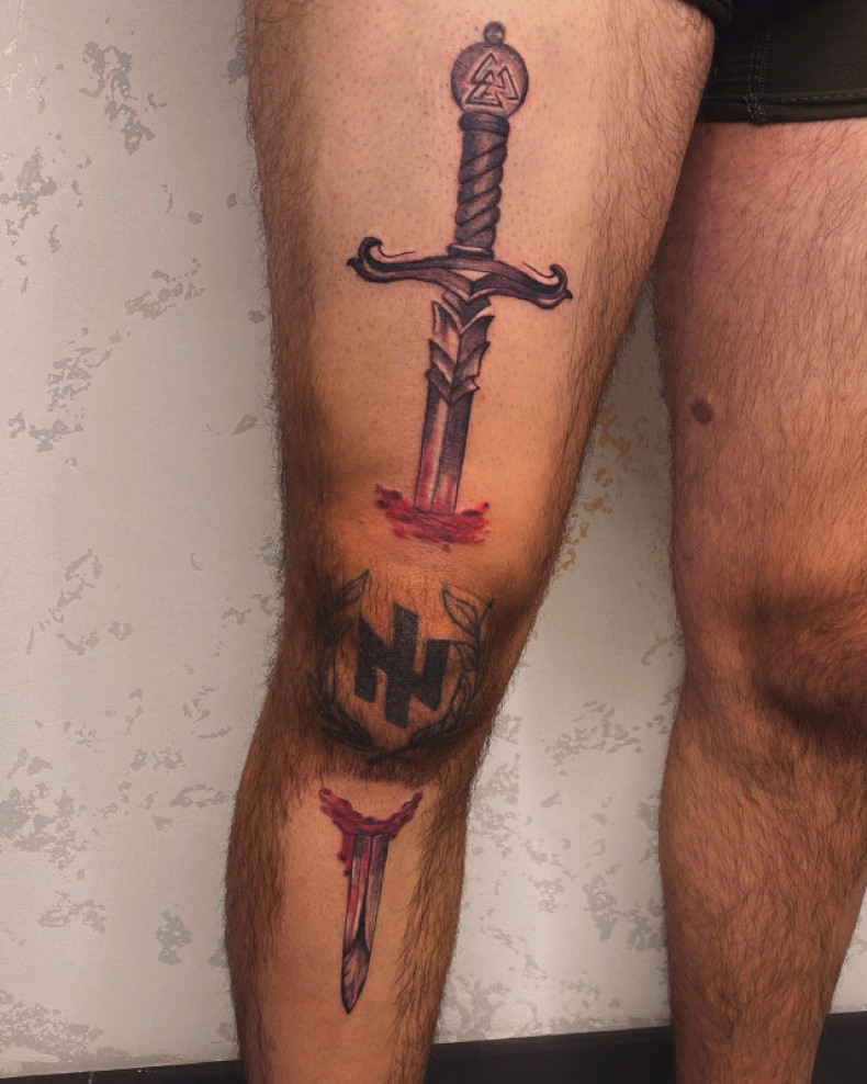 Sword knee leg, photo - Tattoo Master Barb Tattoo