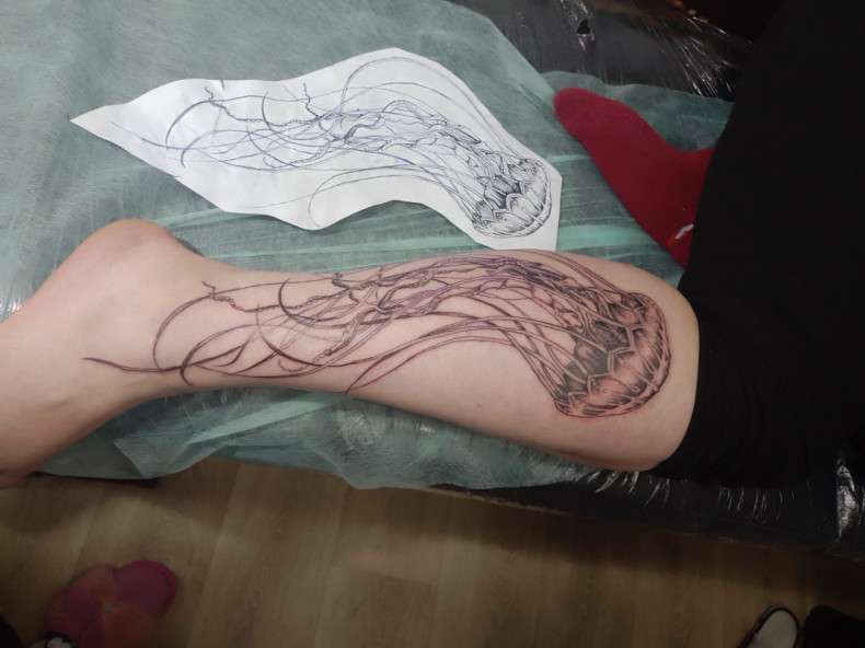 Jellyfish leg, photo - Tattoo Master Barb Tattoo