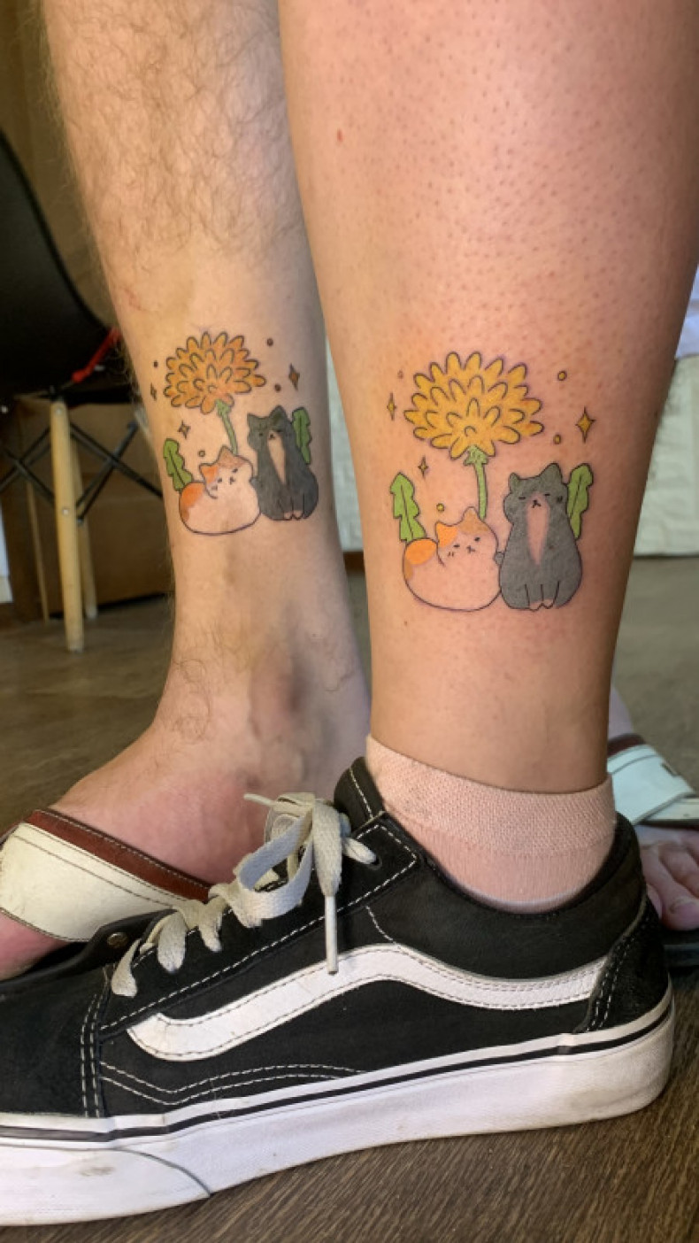 Cat cartoons leg, photo - Tattoo Master Barb Tattoo