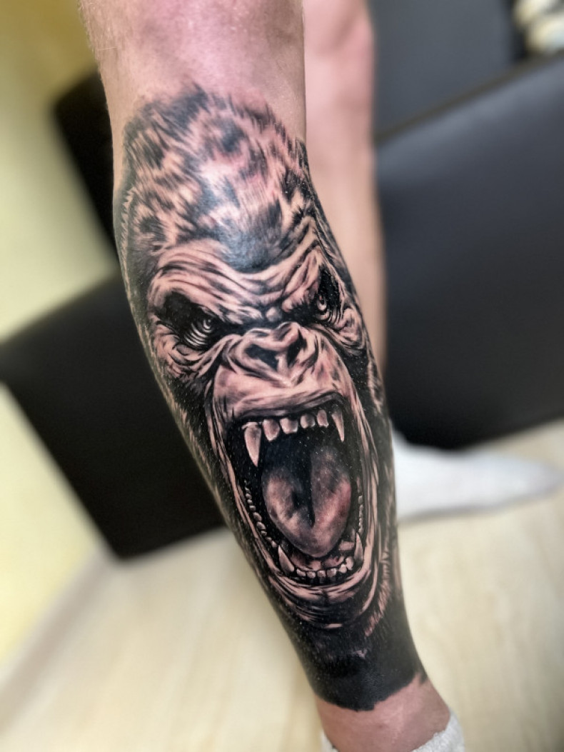 Goryl na nodze małpa, photo - Tatuażysta Barb Tattoo