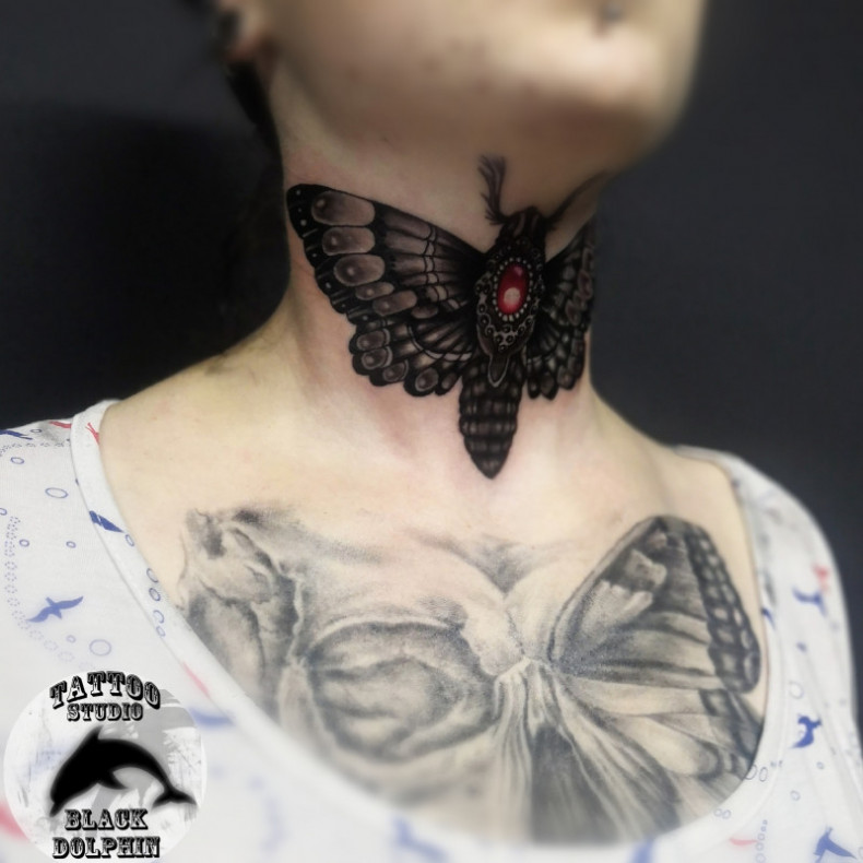 Moth neck, photo - Tattoo Master Barb Tattoo