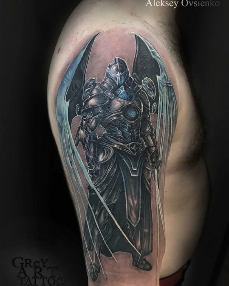 Shoulder knight, photo - Tattoo Master Barb Tattoo