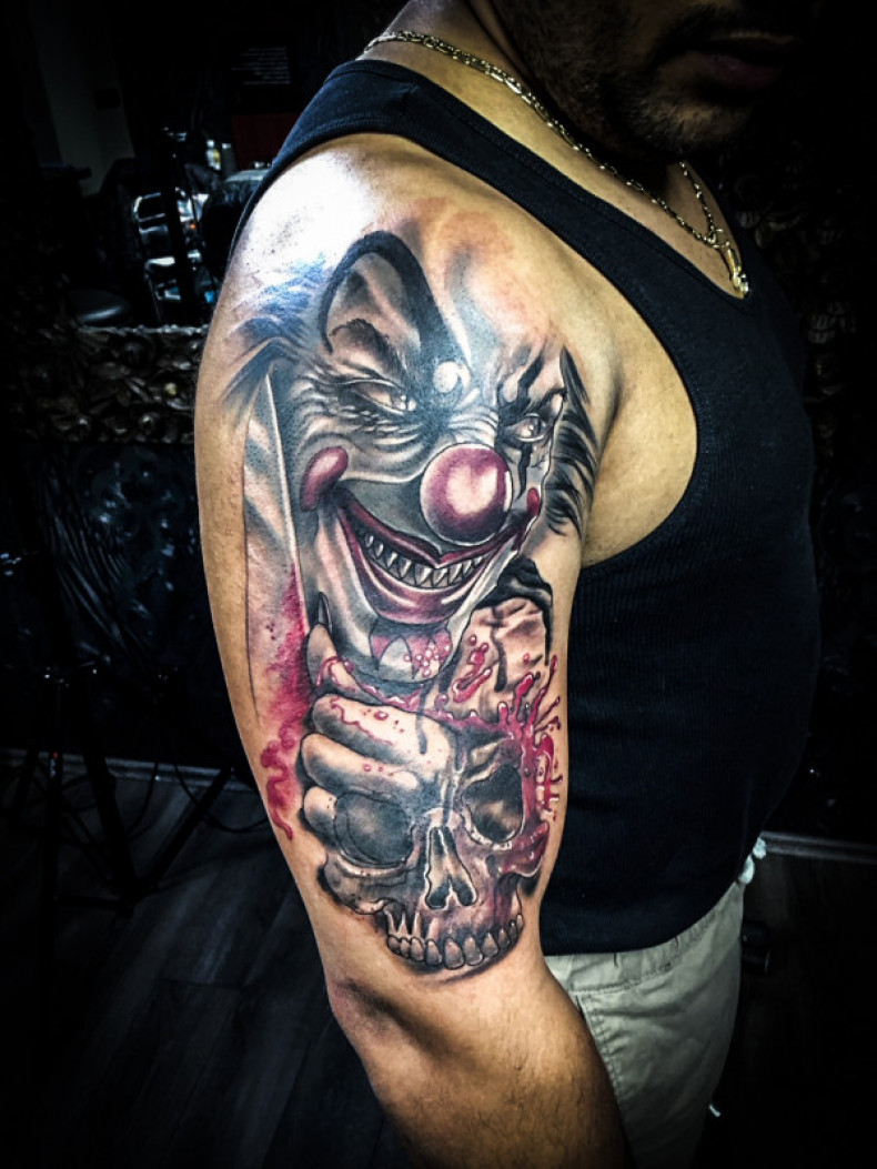 Joker clown Schulter, photo - Tattoo-Meister Barb Tattoo