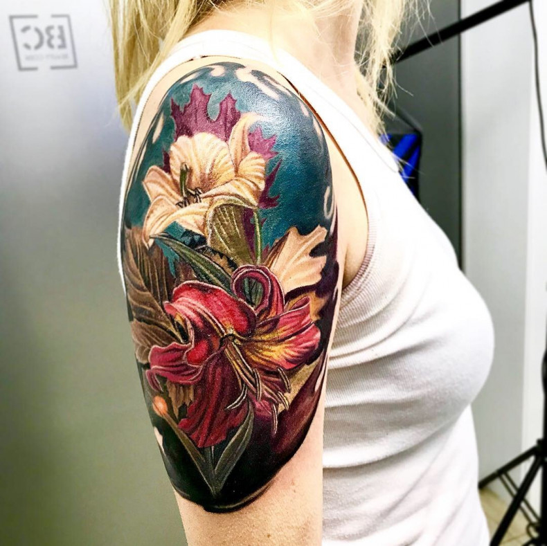 Lily shoulder colorful, photo - Tattoo Master Barb Tattoo