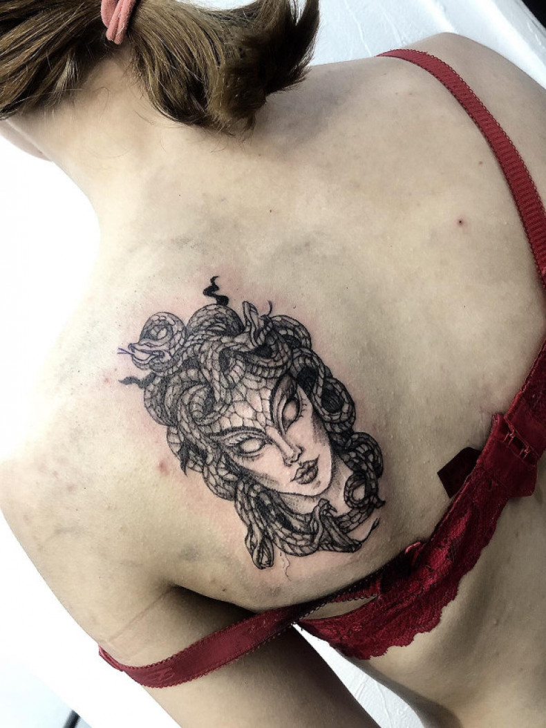 Medusa dotwork shoulder, photo - Tattoo Master Barb Tattoo