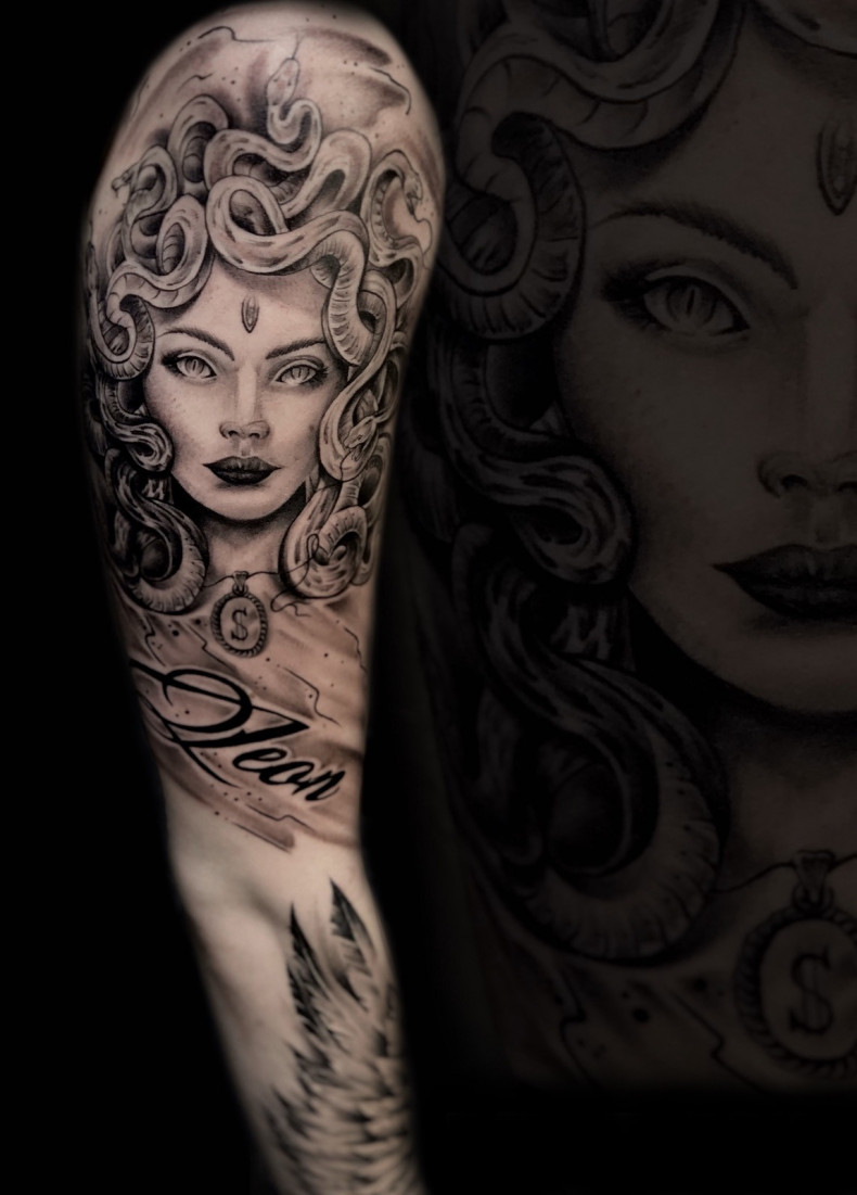 Medusa shoulder, photo - Tattoo Master Barb Tattoo