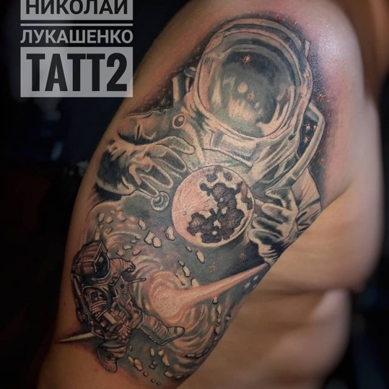 Black and grey an astronaut, photo - Tattoo Master Barb Tattoo