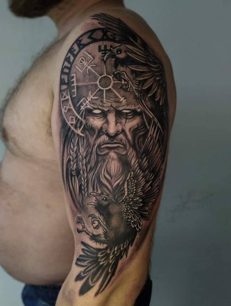 Agiszjalm kruk mnich, photo - Tatuażysta Barb Tattoo