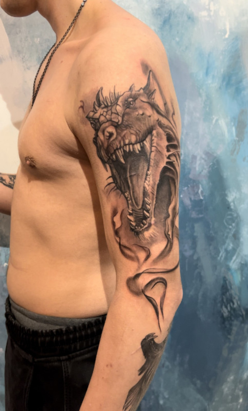 Gray wash dragon shoulder, photo - Tattoo Master Barb Tattoo